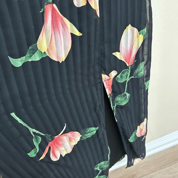 NWT Lulu’s Floral Dress - Picture 7 of 9